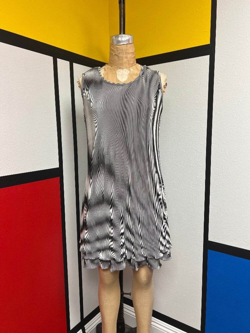 EUC Vintage 90s La Fete Accordion Pleat Optical Illusion Print Sheath Dress Med